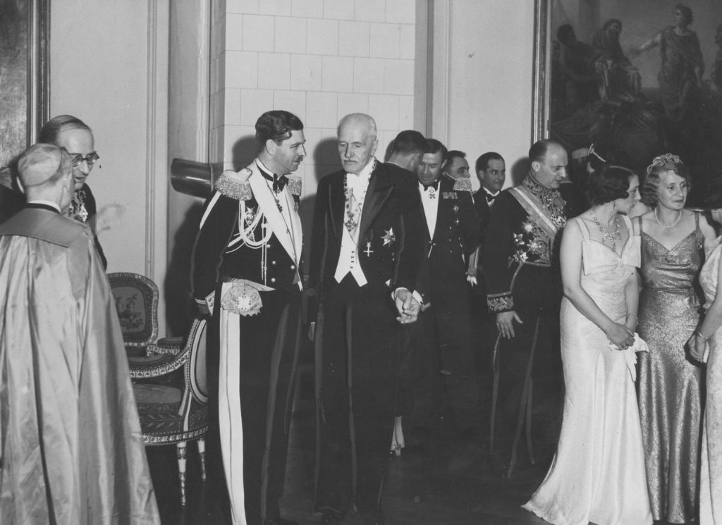 Król Karol II i Ignacy Mościcki na zdjęciu wykonanym podczas wizyty rumuńskiego monarchy w Warszawie. Rok 1937.