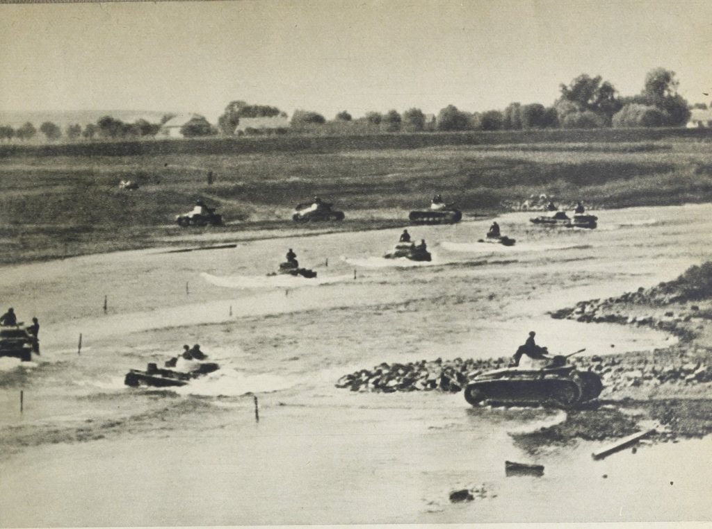 Niemieckie czołgi pokonują Dunajec pod Tarnowem
