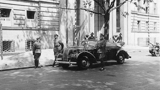 Siedziba warszawskiego gestapo na alei Szucha (domena publiczna).