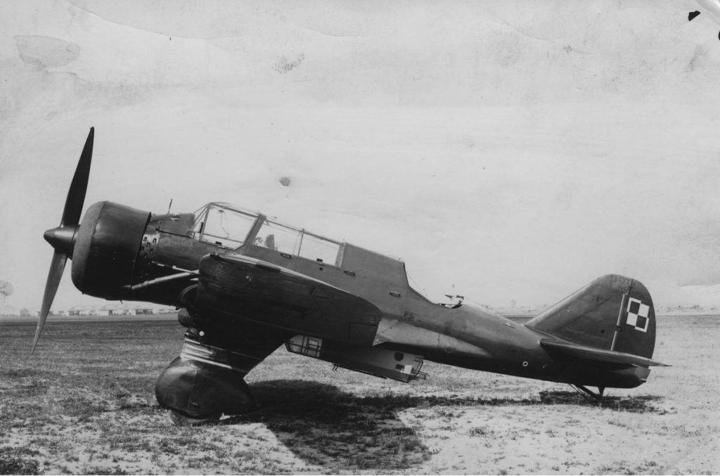 Skalski oraz jego koledzy nie mogli zrozumieć dlaczego do ataku na czołgi wysłano myśliwce a nie lekkie bombowce PZL.23 "Karaś" (domena publiczna).