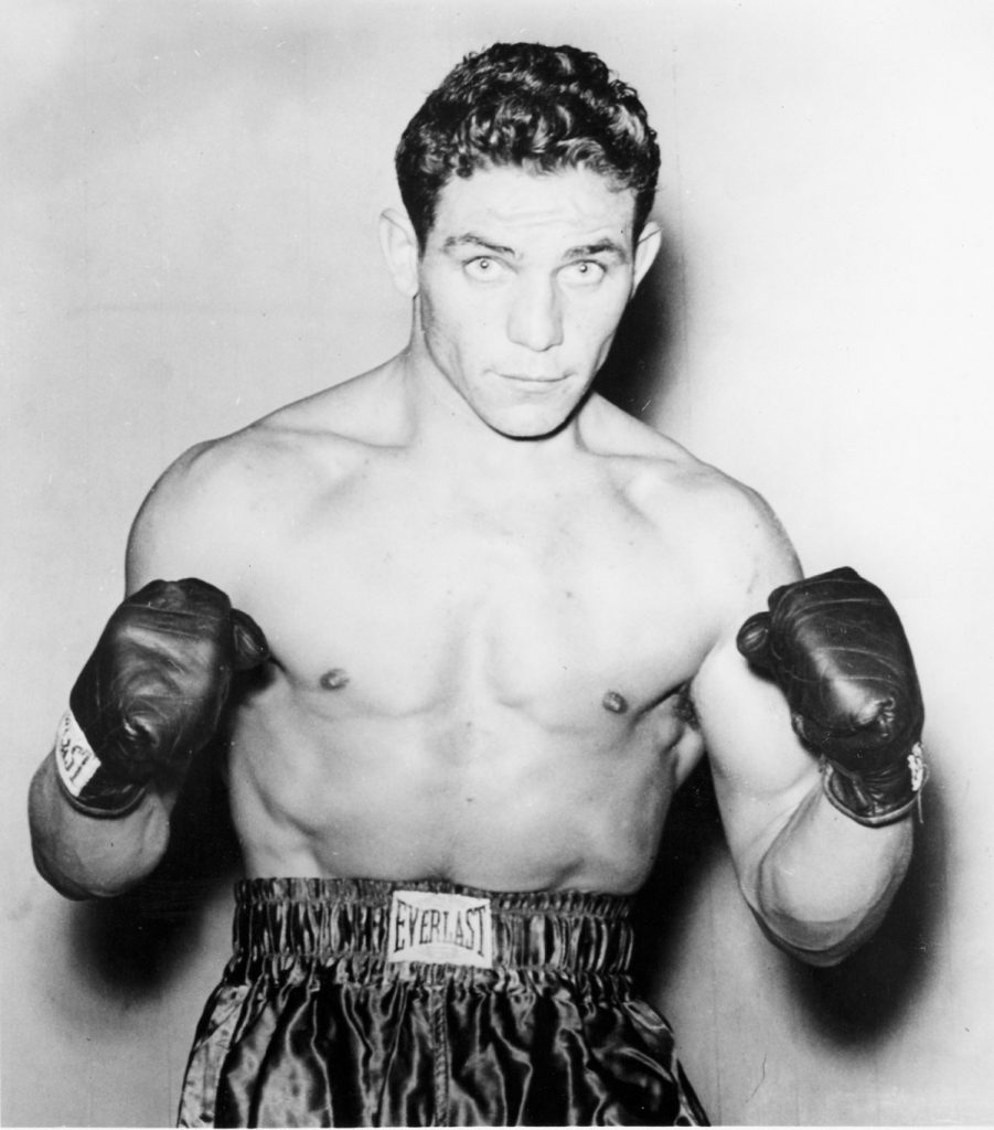 Harry Haft na zdjęciu z 1949 roku. Fotografia pochodzi z książki "Harry Haft. Historia boksera z Bełchatowa. Od piekła Auschwitz do walki z Rockym Marciano" (materiały prasowe).