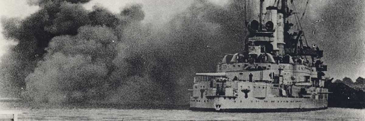 Pancernik "Schleswig-Holstein" ostrzeliwuje Westerplatte.