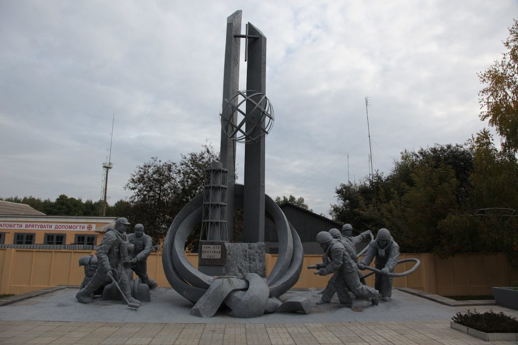 Monument upamiętniający strażaków z Czarnobyla (Dana Sacchetti/IAEA/CC BY-SA 2.0).