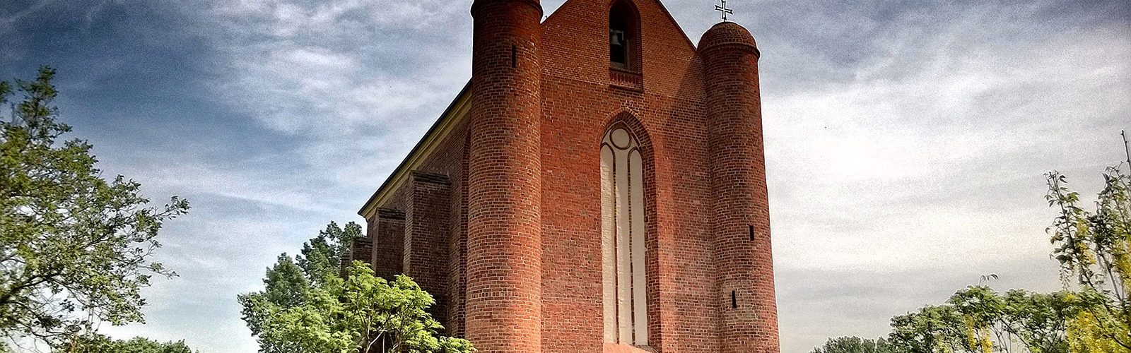 Kaplica w Chwarszczanach, 2016 rok. (fot. Jan M., lic. CC-BY-SA 3,0).