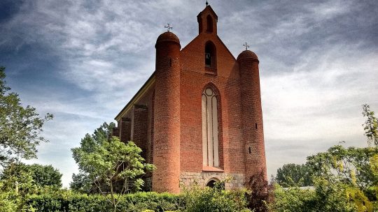 Kaplica w Chwarszczanach, 2016 rok. (fot. Jan M., lic. CC-BY-SA 3,0).