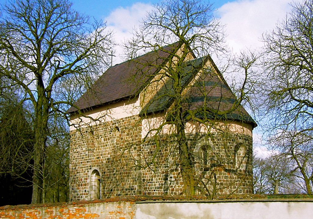 W XII-wiecznym kościele w Gieczu przeprowadzono "reromanizację" (reromanizacyj/CC BY-SA 3.0).