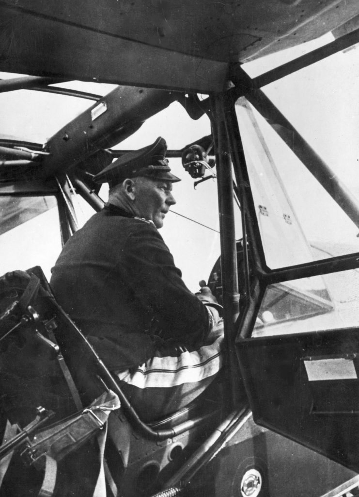 Generał Wolfram von Richthofen na zdjęciu wykonanym w 1941 roku (domena publiczna).