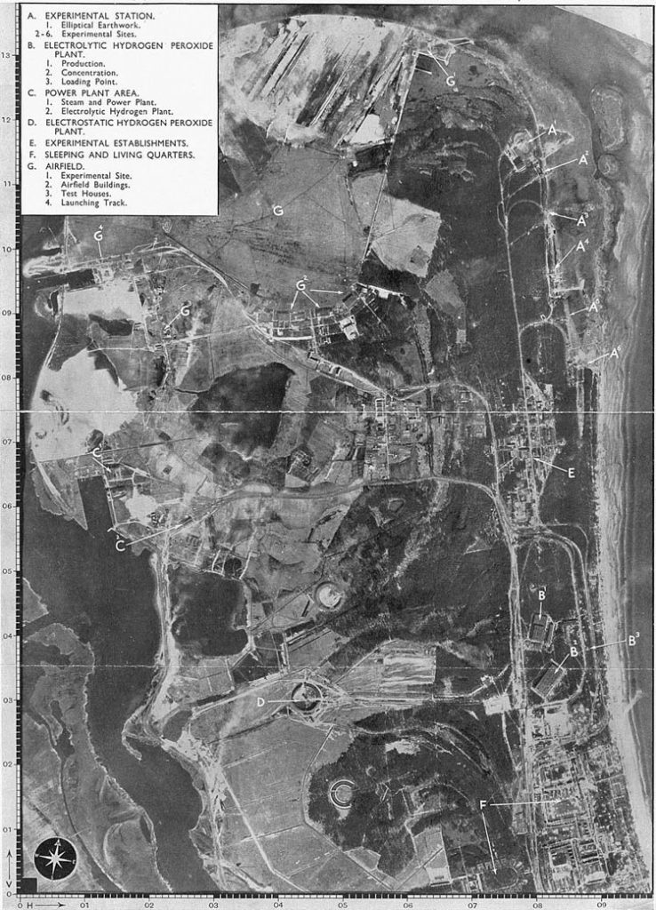 Zdjęcie lotnicze ośrodka w Peenemünde z 1943 roku (domena publiczna).