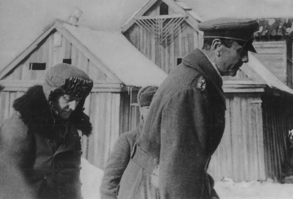 Paulus na zdjęciu wykonanym 31 stycznia 1943 roku. Już po tym jak oddał się w ręce Sowietów (domena publiczna).