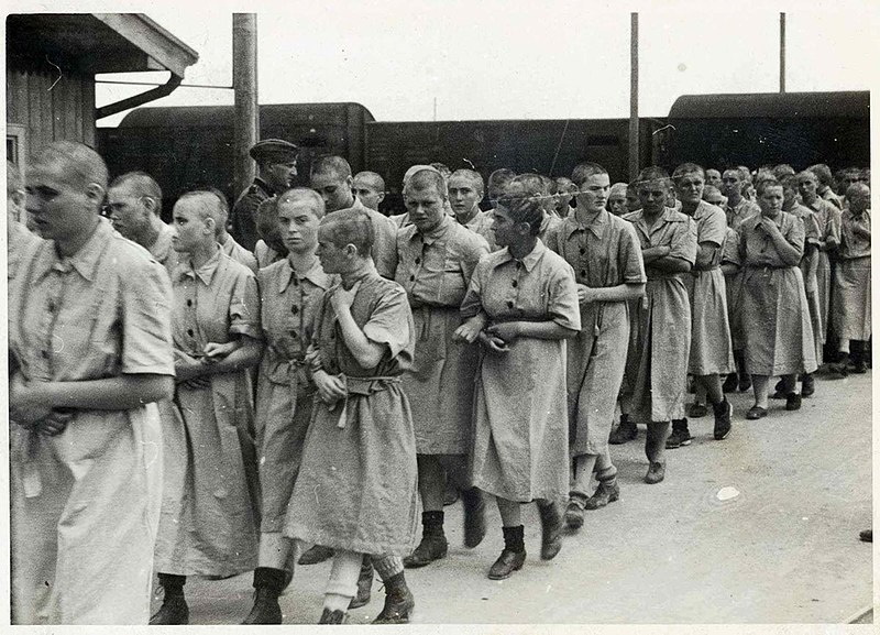 Więźniarki Auschwitz (fot. domena publiczna)