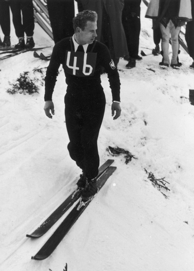 Lata treningów sprawiły, że Marusarz miał żelazną kondycję, która pomogła mu w ucieczce. Na zdjęciu Stanisław Marusarz podczas mistrzostw świata w narciarstwie rozgrywanych w 1939 roku w Zakopanem (domena publiczna).