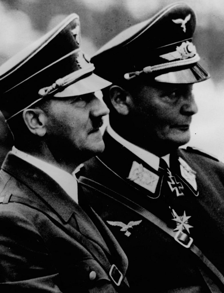 Hitler mianował Göringa odpowiedzialnym za plan czteroletni (domena publiczna).