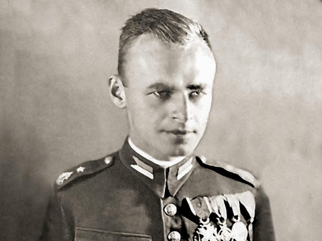 Witold Pilecki, aby zdobyć niezbędną wiedzę o uprawie roli podjął korespondencyjne studia rolnicze (domena publiczna).