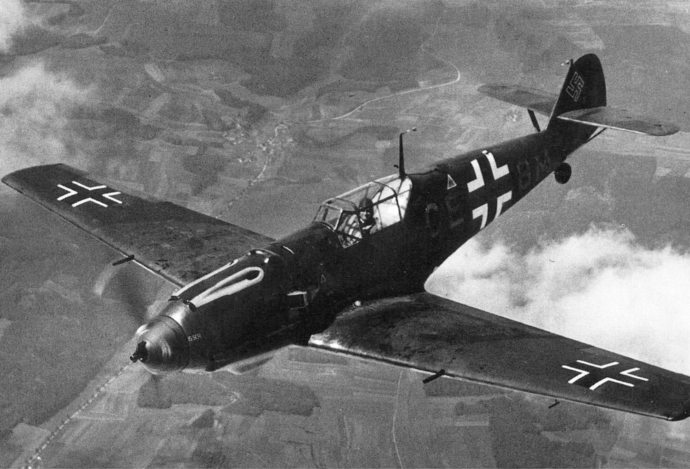 Messerschmitt Bf 109 na zdjęciu z 1940 roku (domena publiczna).