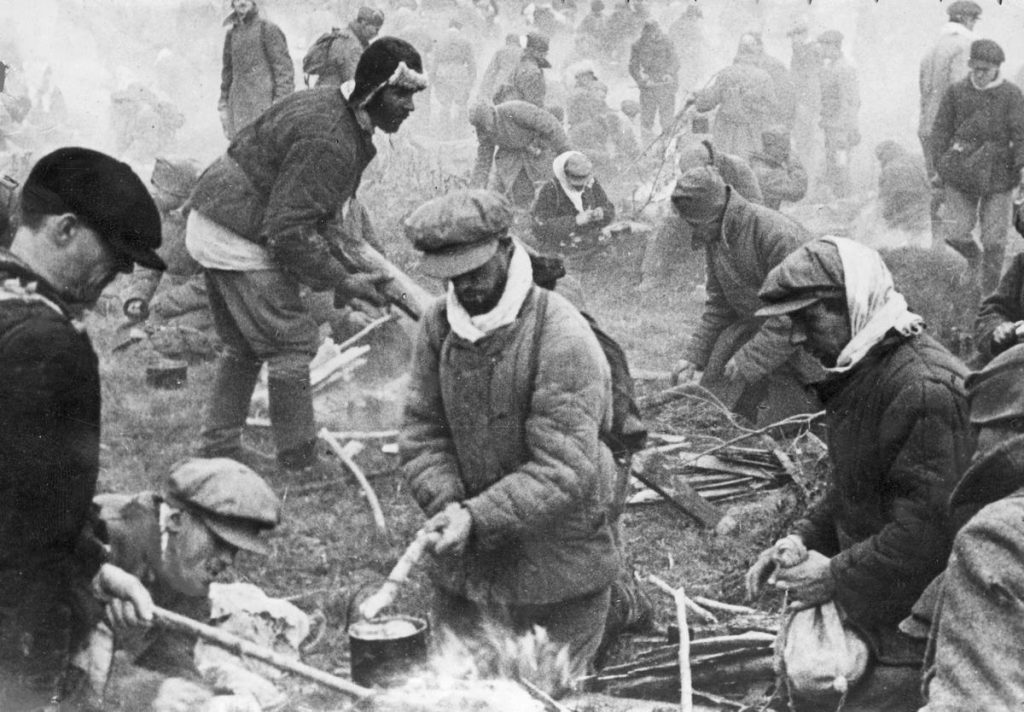 Żołnierze Armii Czerwonej, którzy dostali się do niemieckiej niewoli nie mieli statusu jeńców wojennych (domena publiczna).