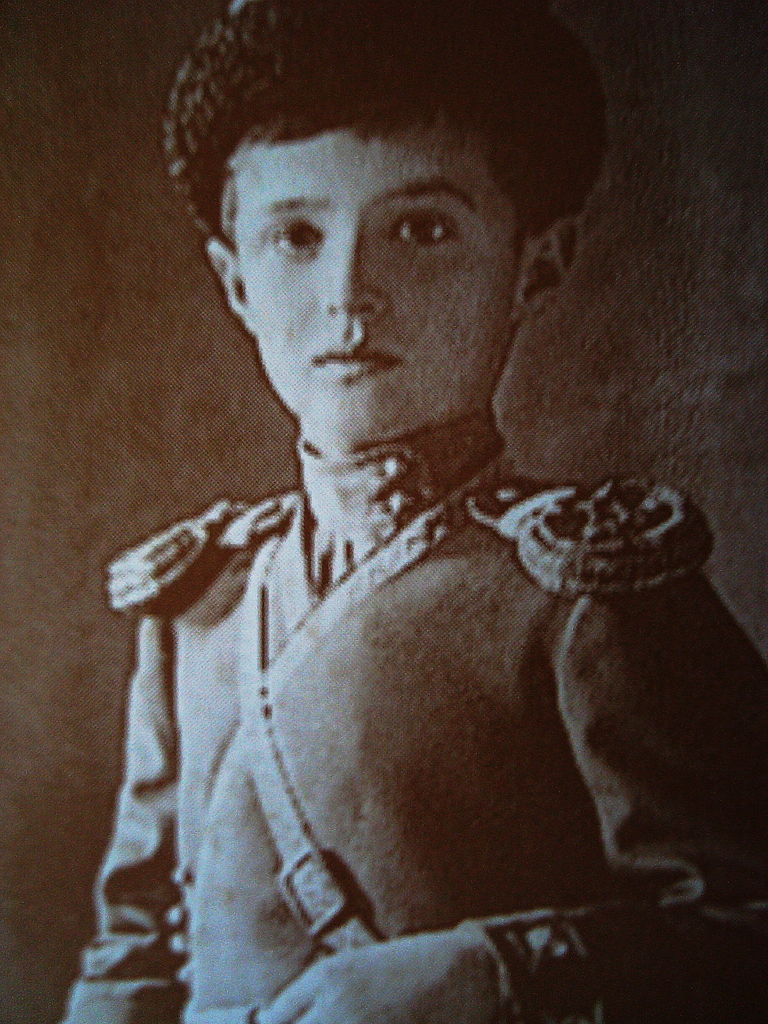 Carewicz Aleksy na zdjęciu z 1911 roku (domena publiczna).
