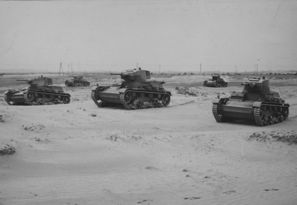 W dniu wybuchu II wojny światowej Wojsko Polskie dysponowało koło 800 lekkimi człokgami i tankietkami. Na zdjęciu pluton czołgów 7TP w czasie ćwiczeń (domena publiczna).