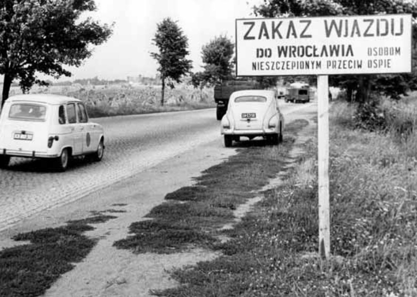 Do Wrocławia mogły wjeżdżać tylko osoby zaszczepione na ospę (domena publiczna).