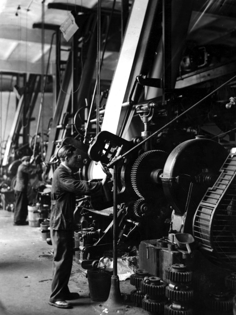 W 1932 roku produkcja przemysłowa w Polsce zmniejszyła się aż o 41%. W porównaniu do rekordowego 1928 roku (domena publiczna).