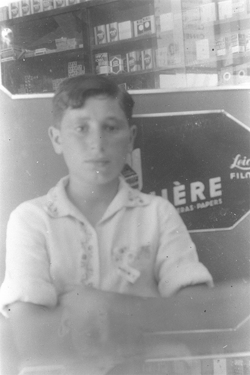 13-letni Szimon Peres. Fotografia z 1936 roku.