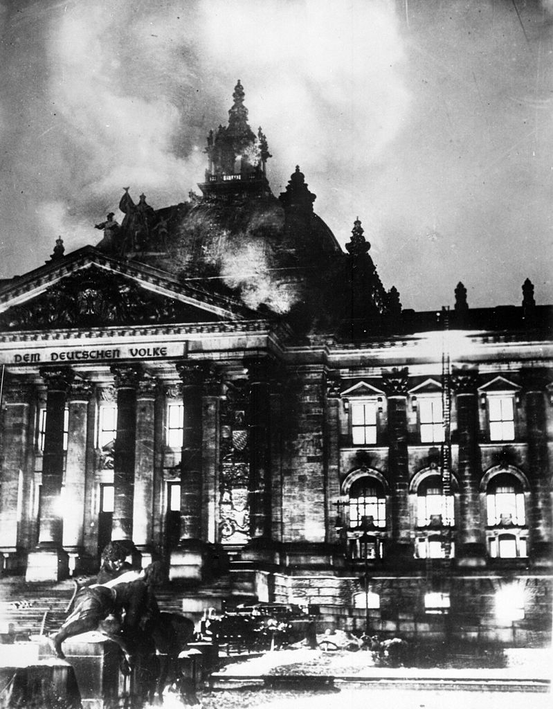 Płonący Reichstag (domena publiczna).