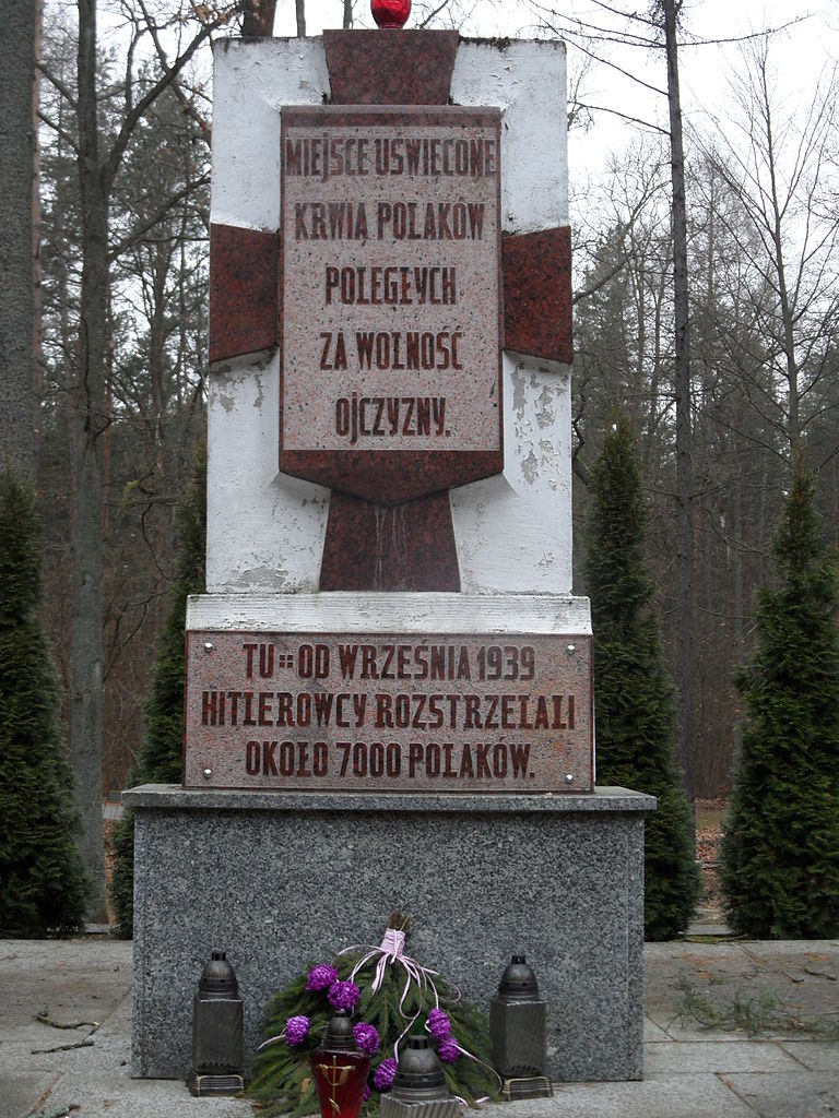 Pomnik upamiętniający tysiące Polaków pomordowanych przez Niemców w Lesie Szpęgawskim (LukaszKatlewa/CC BY-SA 3.0).