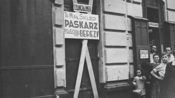 Tu miał sklep paskarz