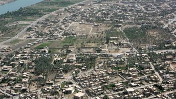 Ramadi w 2008 roku. Fotografia wykonana z amerykańskiego śmigłowca.