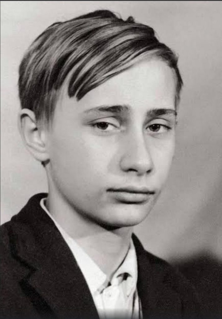 Władimir Putin już jako nastolatek chciał zostać agentem KGB. Tutaj na zdjęciu z początku lat 60. XX wieku (Kremlin.ru/CC BY 3.0).