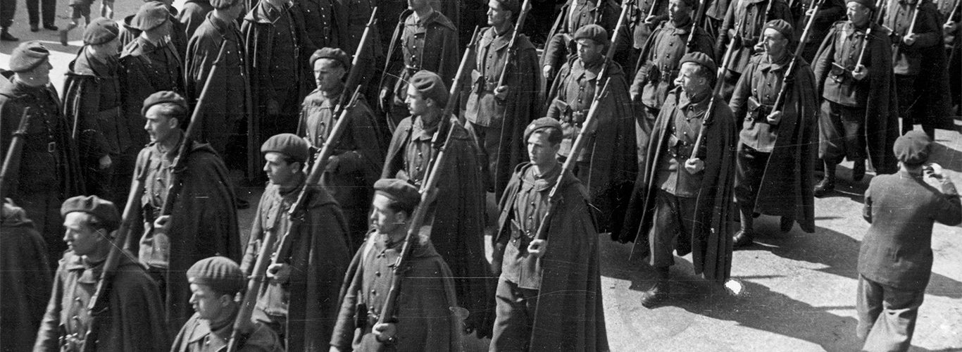 Żołnierze Samodzielnej Brygady Strzelców Podhalańskich podczas defilady. Rok 1940.