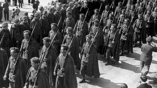 Żołnierze Samodzielnej Brygady Strzelców Podhalańskich podczas defilady. Rok 1940.