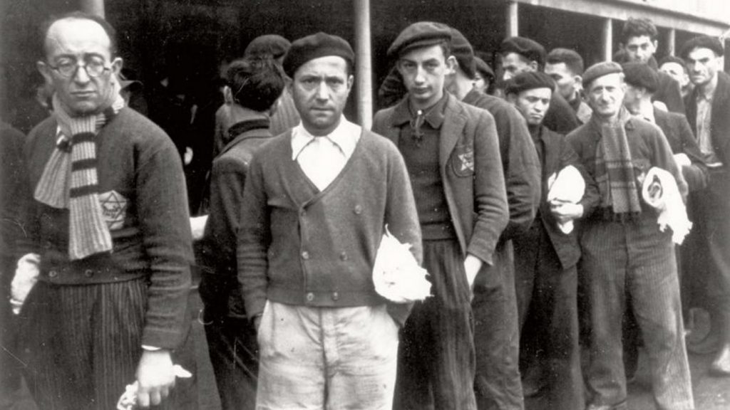 Żydzi w obozie przejściowym w Drancy. Grudzień 1942 roku.