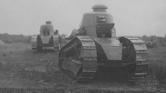 Lekkie czołgi Renault FT 17. Jeden z wielu przykładów francuskiego uzbrojenia na wyposażeniu Wojska Polskiego.