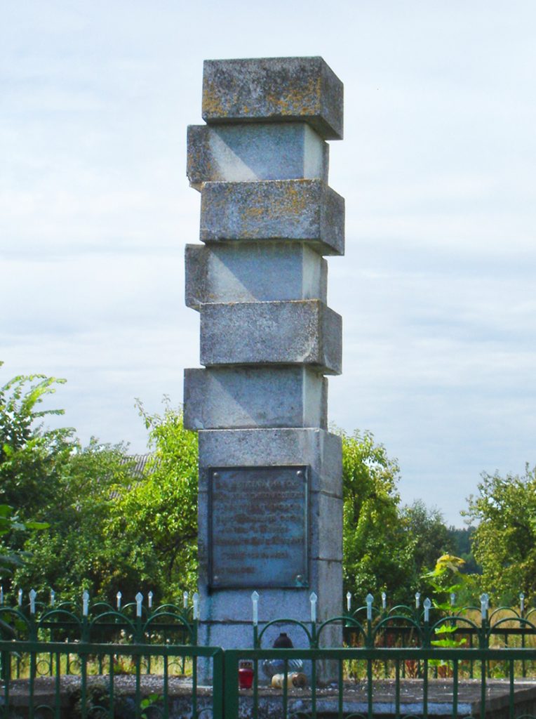 Pomnik ku czci zamordowanych w trakcie rajdu "Burego" mieszkańców Zaleszan (Ludwal/domena publiczna).