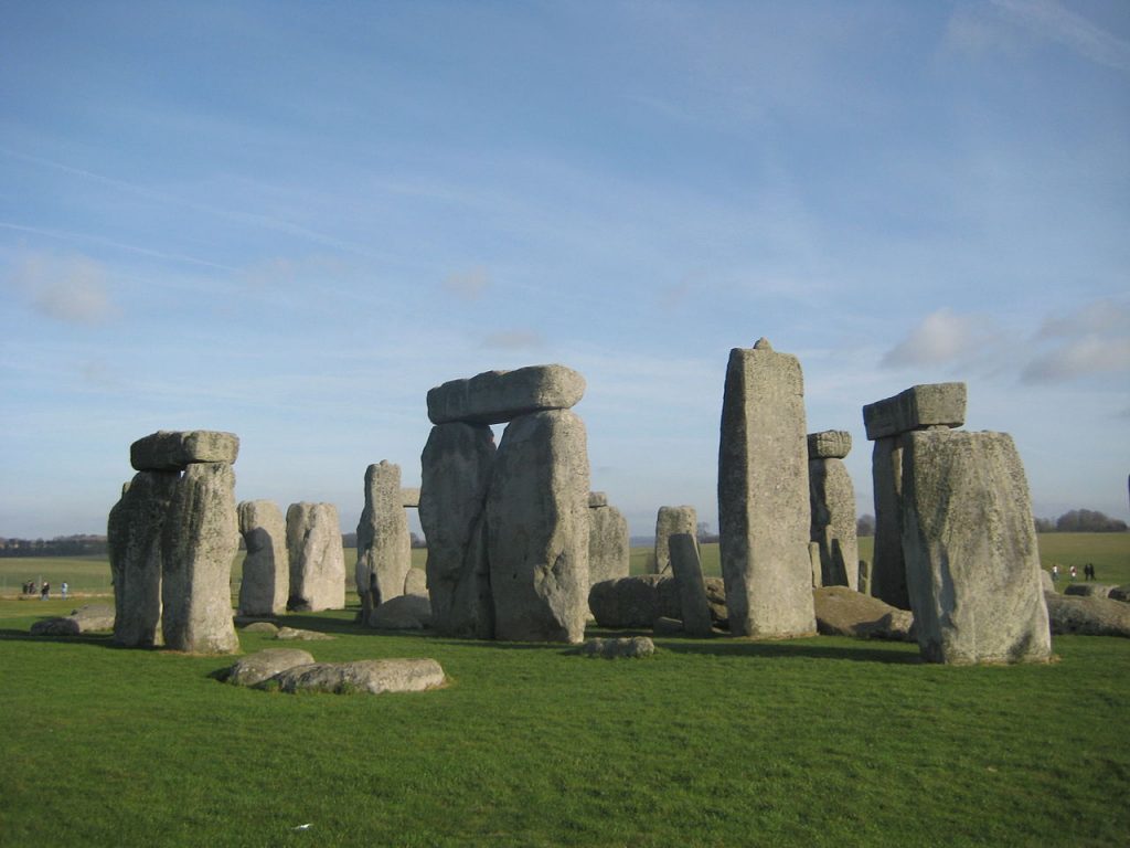 Sarseny wykorzystane do budowy pozyskano z kamieniołomów położonych niespełna 25 kilometrów od Stonehenge (Mavratti/domena publiczna). 