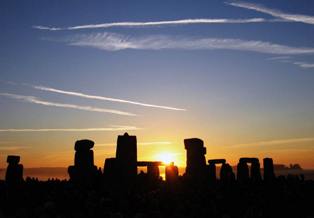 Wschód słońca nad Stonehenge w dniu letniego przesilenia (Andrew Dunn/CC BY-SA 2.0).