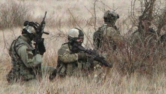 Żołnierze GROM podczas wspólnych ćwiczeń z Navy Seals