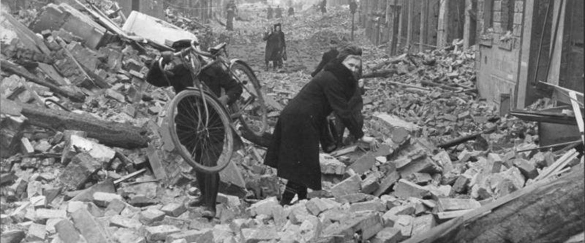 Berlin zamieniony w morze gruzów. Fotografia z wiosny 1945 roku.