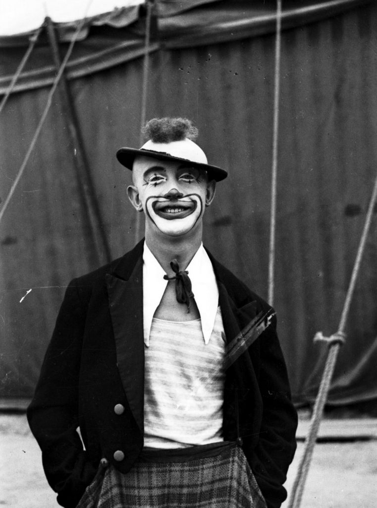 Mojżesz Horowitz jako klaun cyrkowy Kubuś Armondo. Zdjęcie z 1934 roku (domena publiczna).