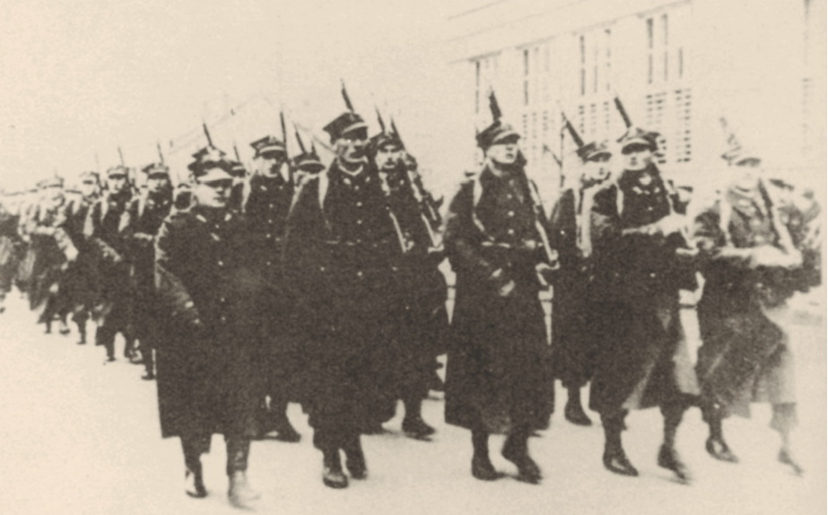 Żołnierze I Batalionu Obrony Narodowej, 1939 rok. Zdjęcie i podpis z książki Gdynia i Kępa Oksywska 1939 (materiały prasowe).