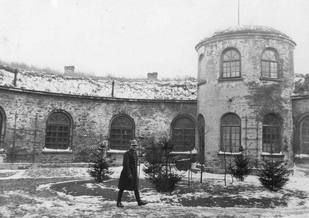 Fort Legionów na zdjęciu z okresu międzywojennego (domena publiczna).