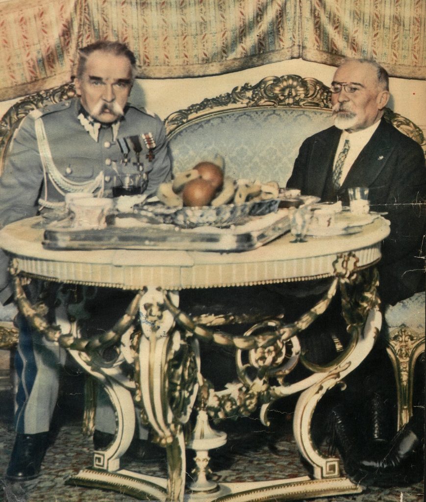 Józef Piłsudski podczas spotkania z Luisem Barthou (domena publiczna).