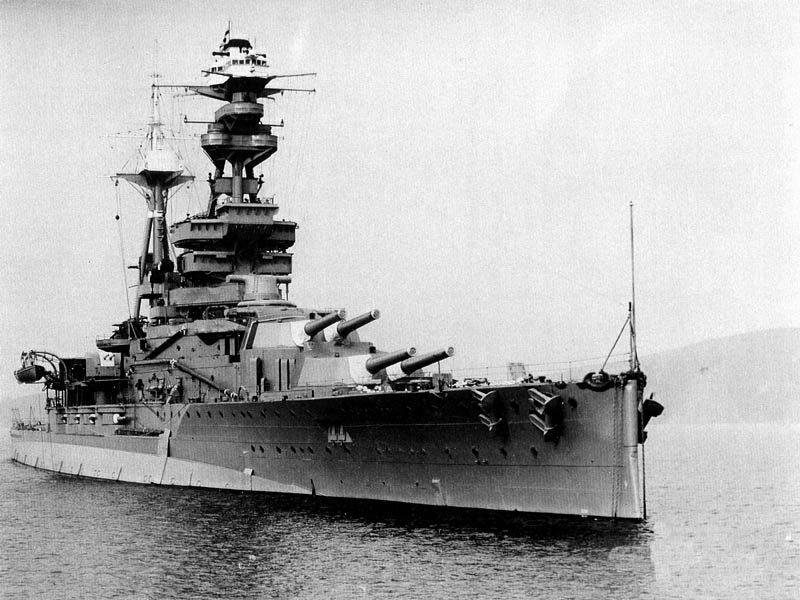 HMS Royal Oak na zdjęciu z 1937 roku (domena publiczna).