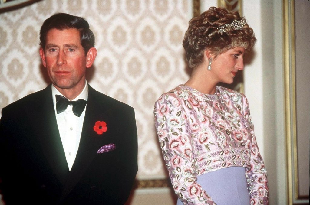 Królowa doskonale zdawała sobie znaczenie, że małżeństwo Karola i Diana było fikcją (David Hartley/Rex Features/materiały prasowe wydawnictwa Marginesy).