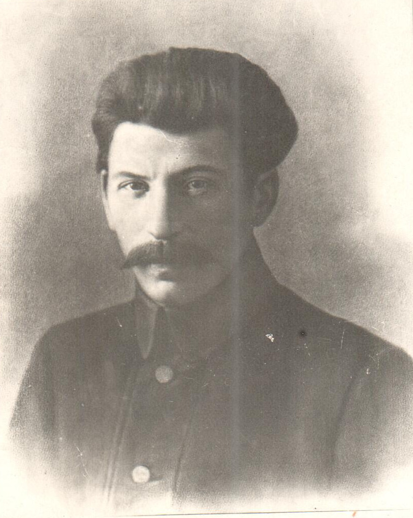 Stalin (na zdjęciu z 1917 roku) oferował Calikowowi z pozoru  bardzo korzystne warunki (domena publiczna).