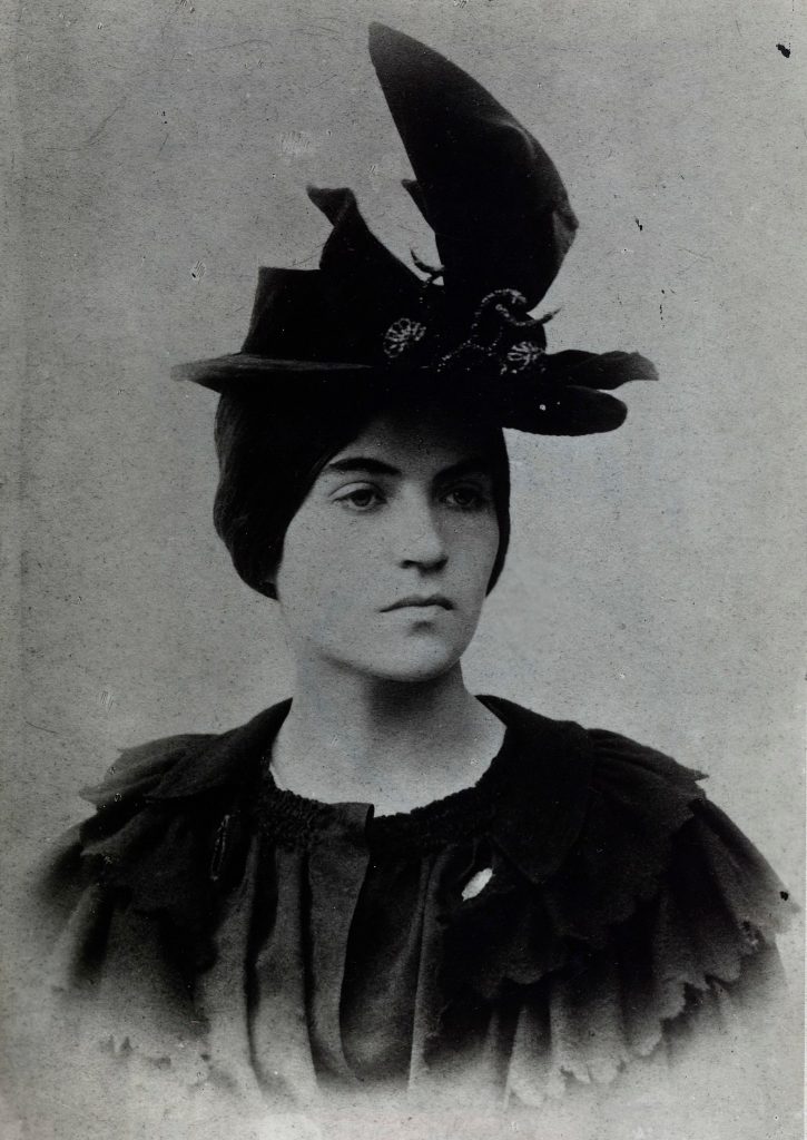 Suzanne Valadon. Zdjęcie wykonane około 1885 roku (domena publiczna).