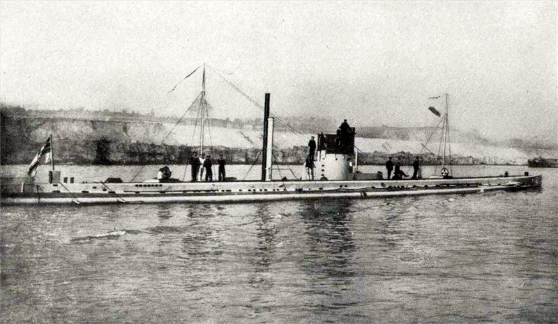 U-9 na zdjęciu z 1914 roku (domena publiczna).