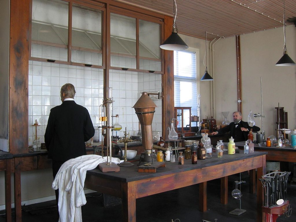 Wnętrze laboratorium Alfreda Nobela. Museum Nobla w Karlskogu (Banza52/CC BY-SA 4.0).