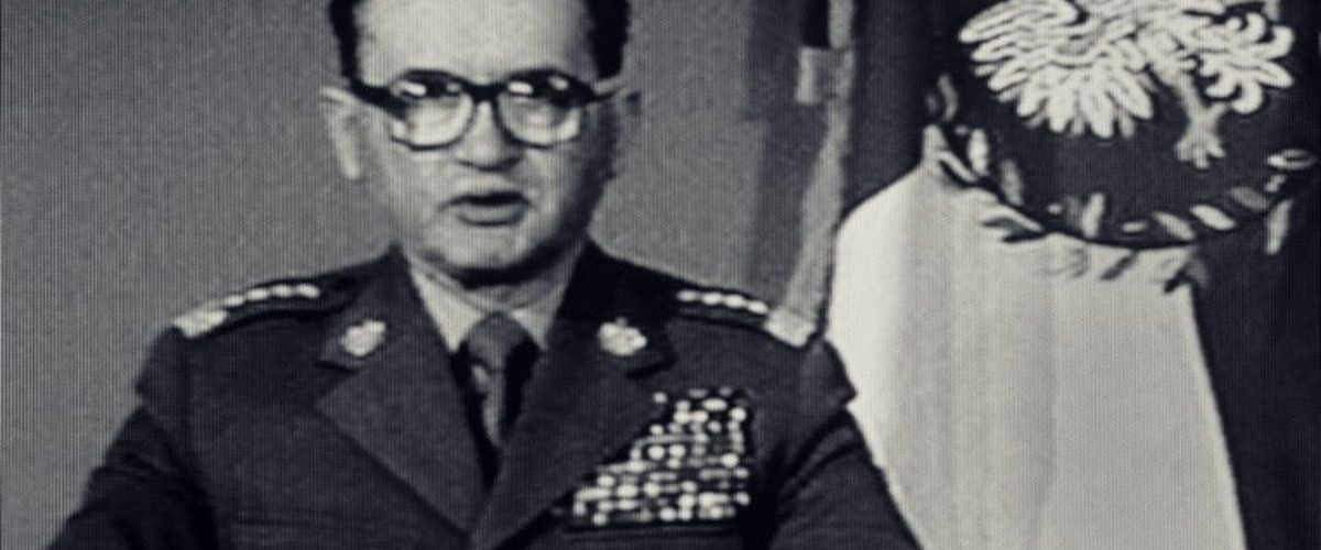 Wojciech Jaruzelski ogłasza wprowadzenie stanu wojennego. 13 grudnia 1981 roku.