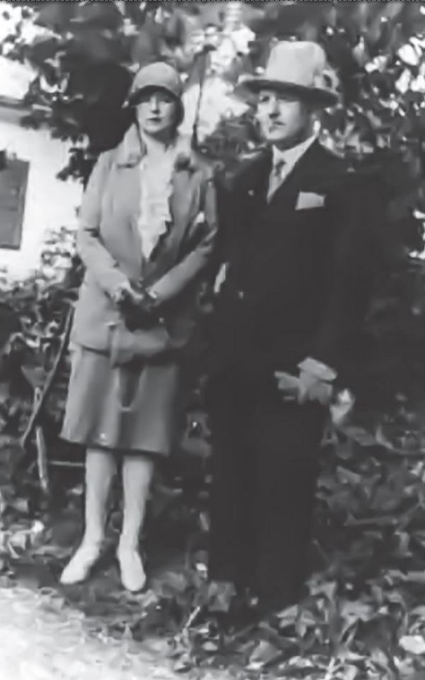 Menten wraz z żoną na zdjęciu z okresu międzywojennego. Fotografia z książki Kat kłania się i zabija (materiały prasowe).